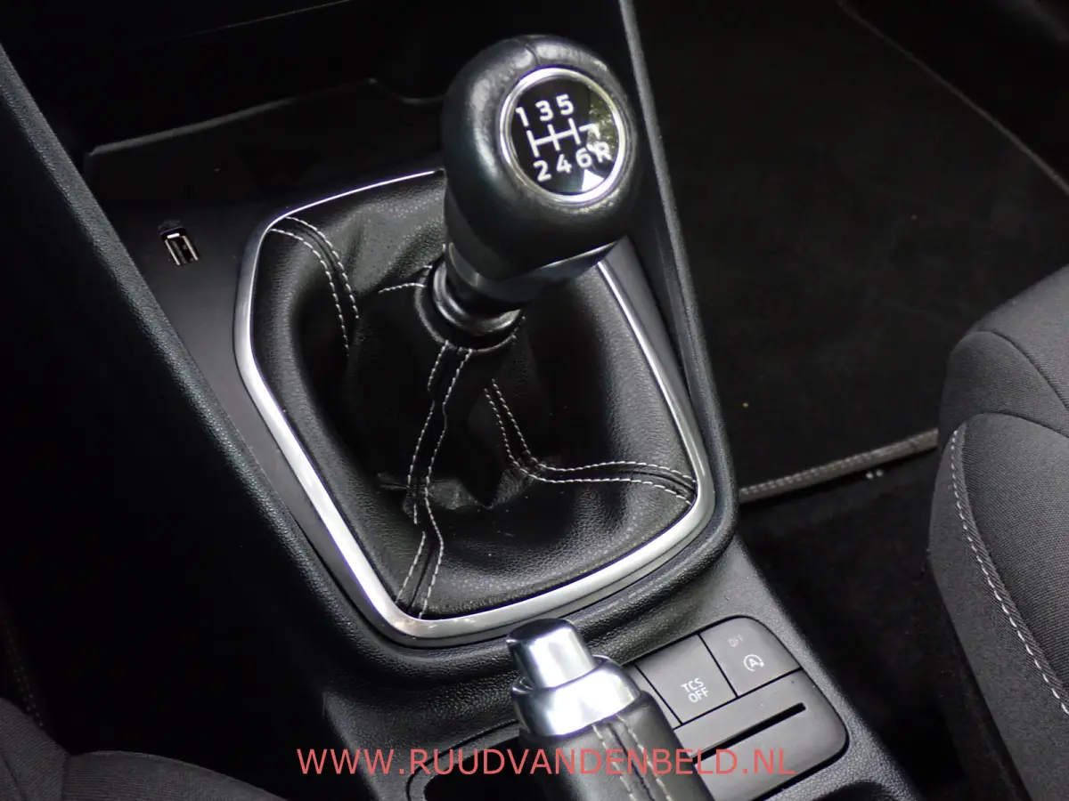 1.0 EcoBoost Titanium CARPLAY/KEYLESS/NAVI/CRUISE/PDC
