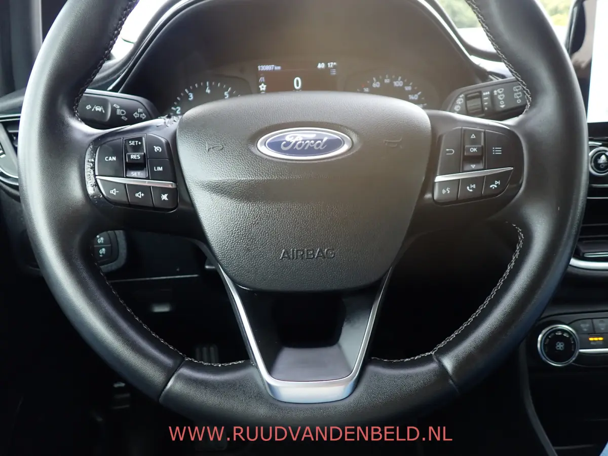 1.0 EcoBoost Titanium CARPLAY/KEYLESS/NAVI/CRUISE/PDC