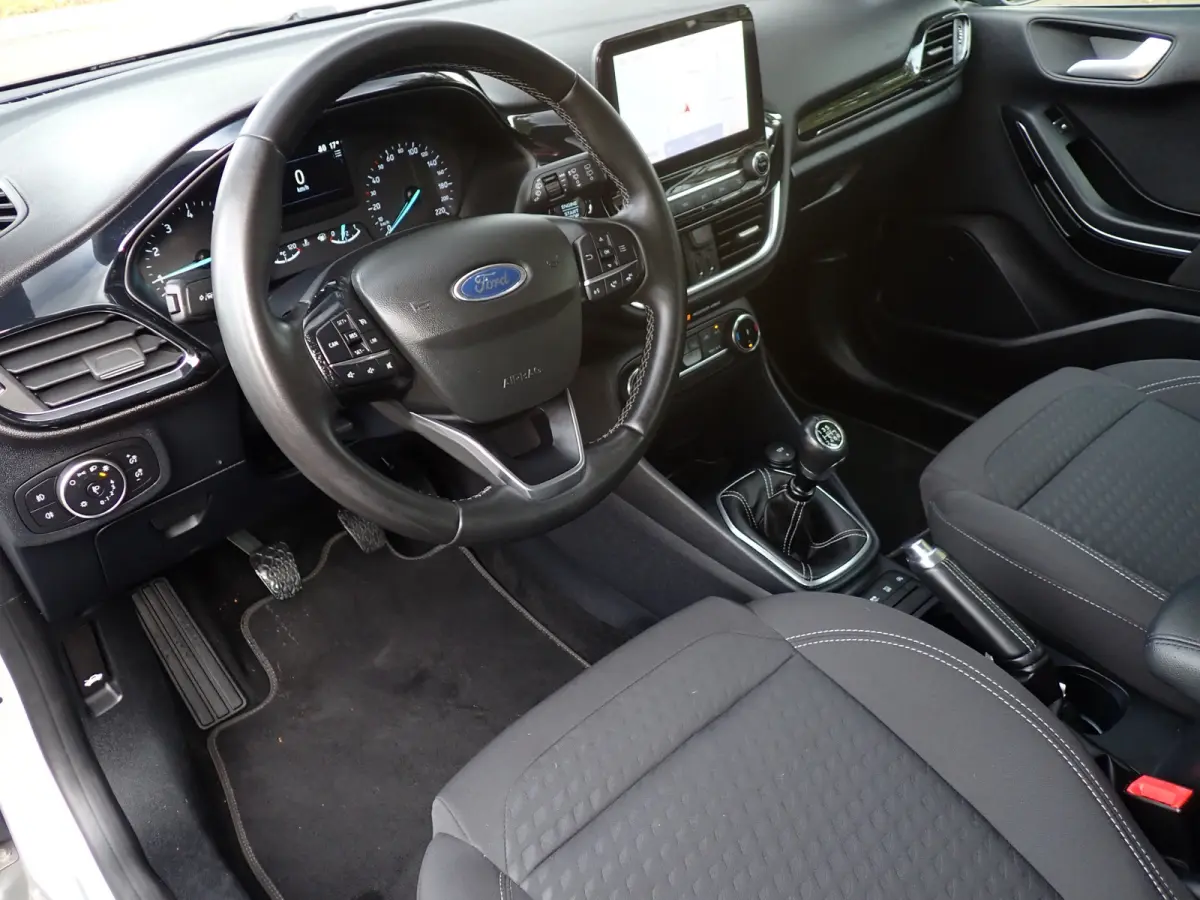 1.0 EcoBoost Titanium CARPLAY/KEYLESS/NAVI/CRUISE/PDC