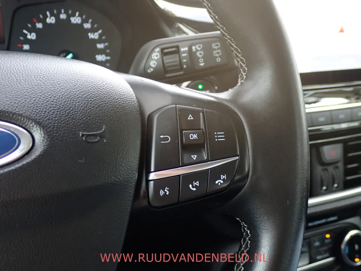 1.0 EcoBoost Titanium CARPLAY/KEYLESS/NAVI/CRUISE/PDC