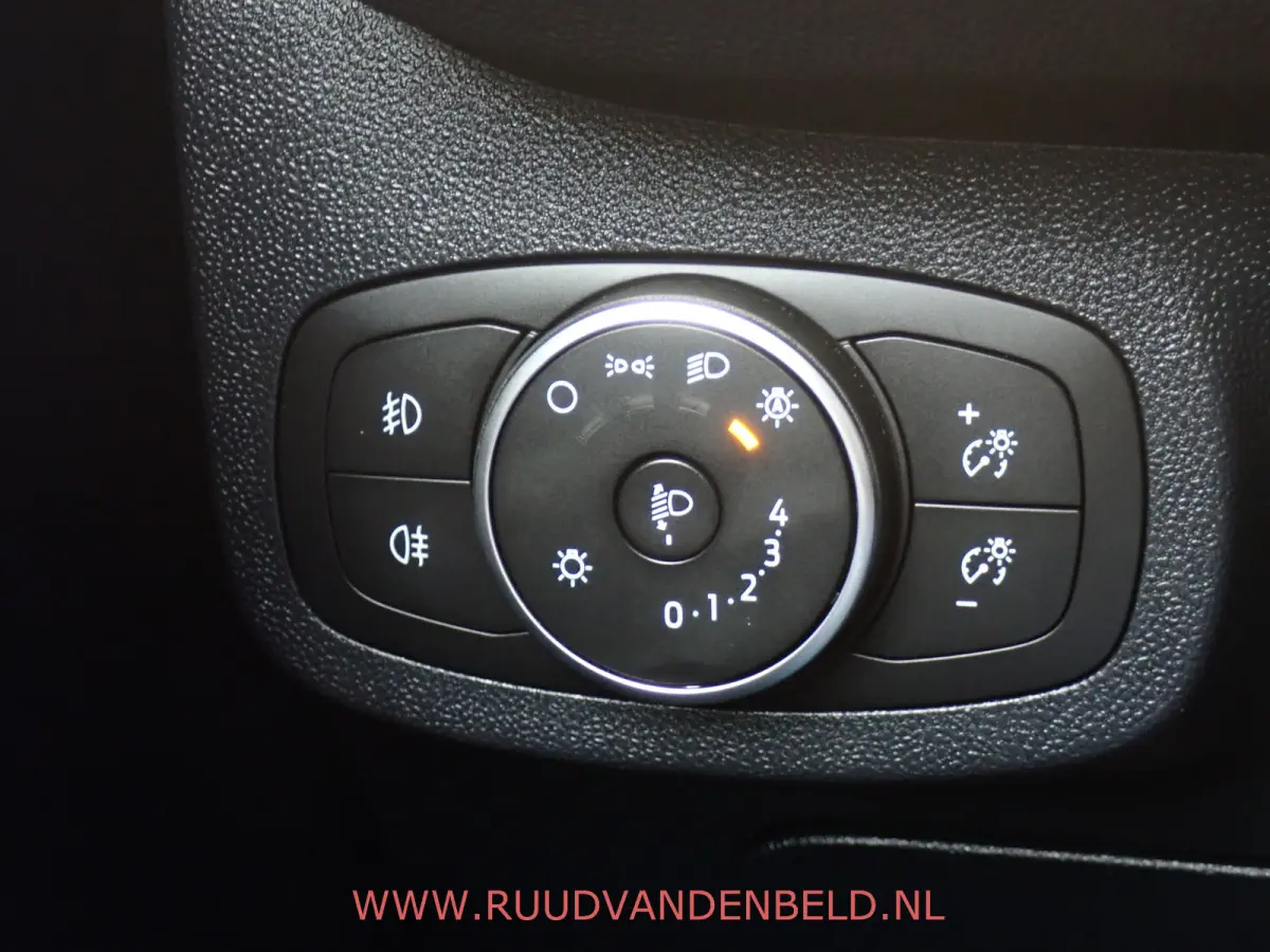 1.0 EcoBoost Titanium CARPLAY/KEYLESS/NAVI/CRUISE/PDC