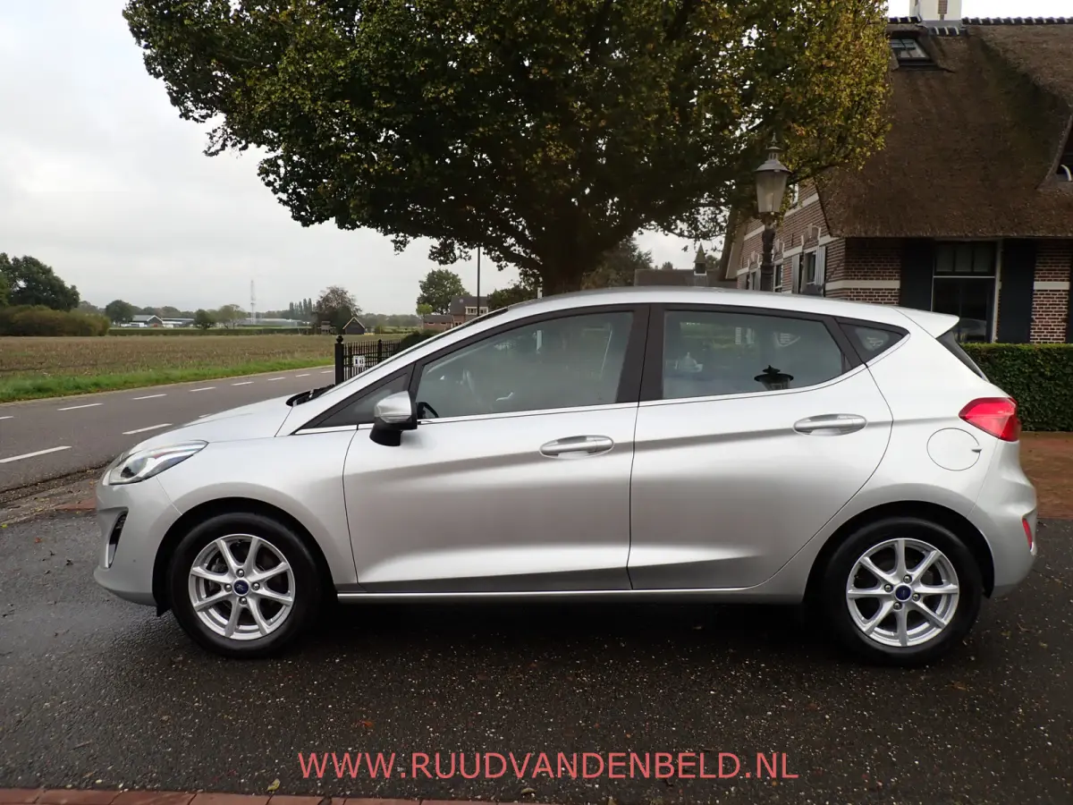 1.0 EcoBoost Titanium CARPLAY/KEYLESS/NAVI/CRUISE/PDC