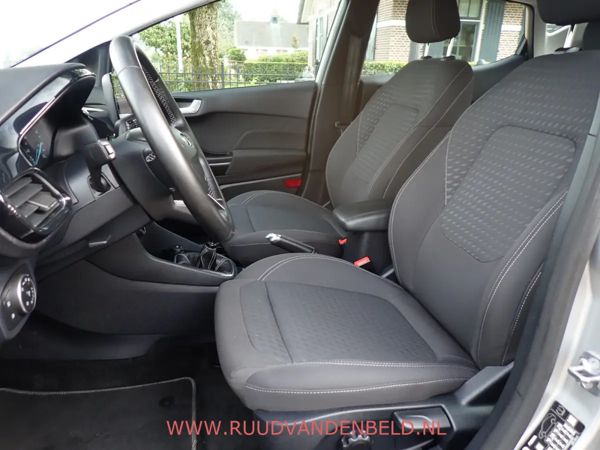 1.0 EcoBoost Titanium CARPLAY/KEYLESS/NAVI/CRUISE/PDC