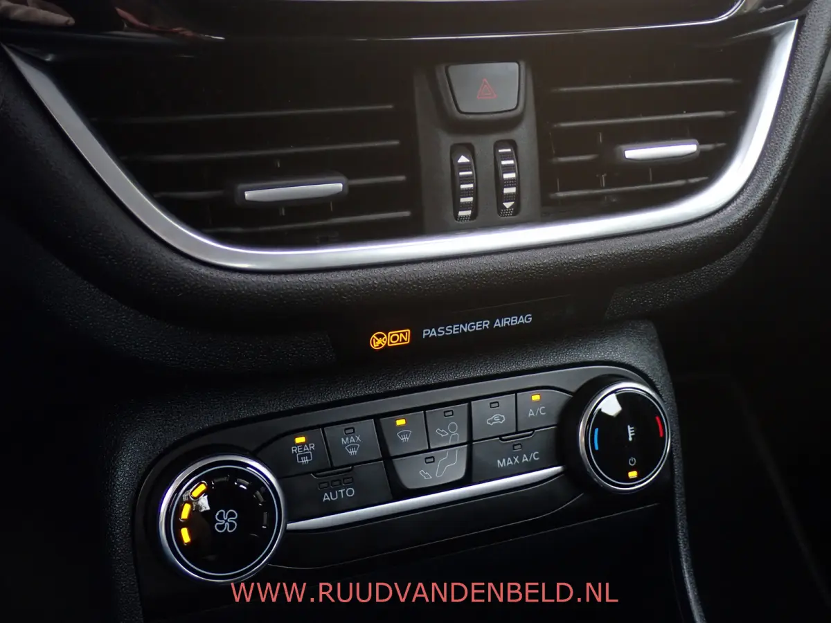 1.0 EcoBoost Titanium CARPLAY/KEYLESS/NAVI/CRUISE/PDC