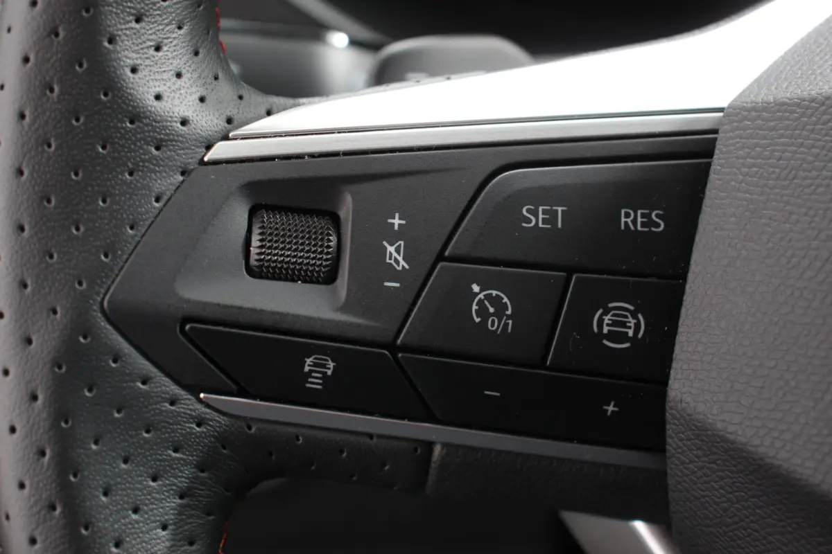 1.5 TSI 150pk FR DSG 7p. Navigatie Apple Carplay/Android Auto Camera Parkeer sensoren Digitale Cockpit  Stoelverwarming Stoel bestuurder electrisch verstelbaar