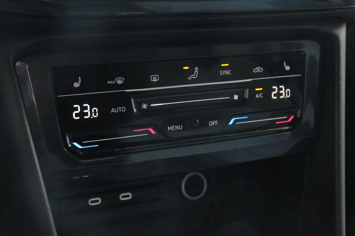 1.5 TSI 150pk FR DSG 7p. Navigatie Apple Carplay/Android Auto Camera Parkeer sensoren Digitale Cockpit  Stoelverwarming Stoel bestuurder electrisch verstelbaar