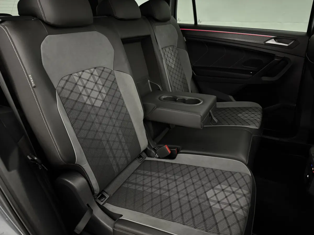 1.5 TSI R-Line Business+ 7p. | Pano | Camera | Sfeer | Virtual | Carplay | Trekhaak | IQ Lights
