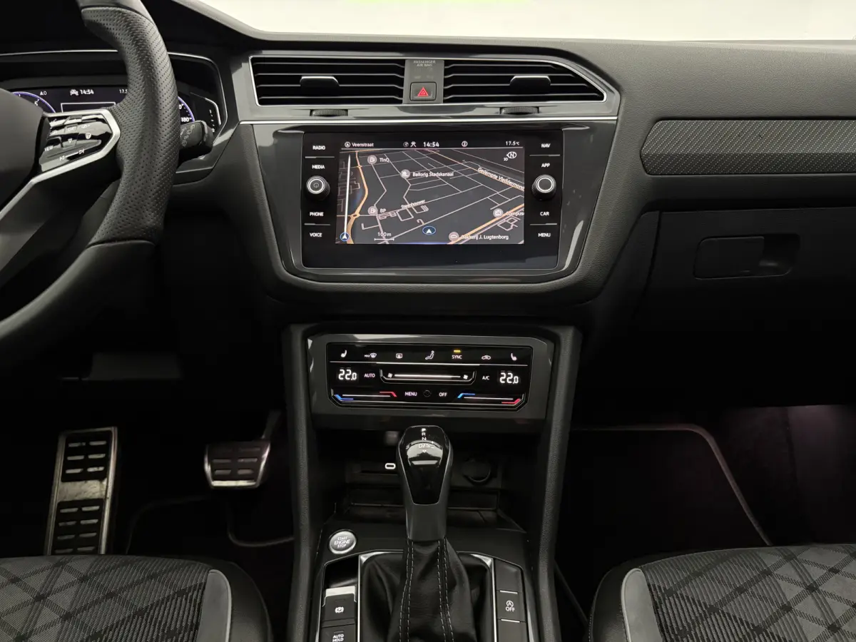 1.5 TSI R-Line Business+ 7p. | Pano | Camera | Sfeer | Virtual | Carplay | Trekhaak | IQ Lights