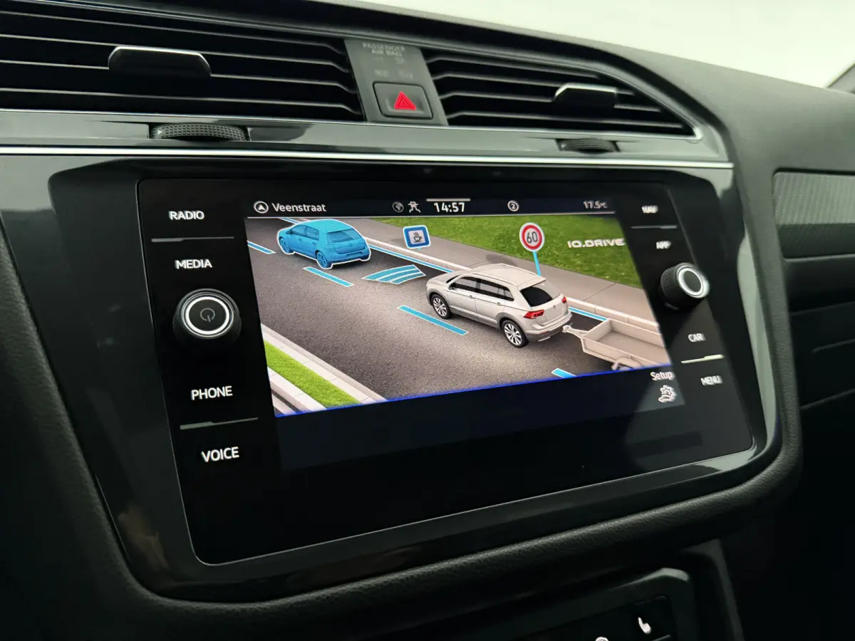 1.5 TSI R-Line Business+ 7p. | Pano | Camera | Sfeer | Virtual | Carplay | Trekhaak | IQ Lights