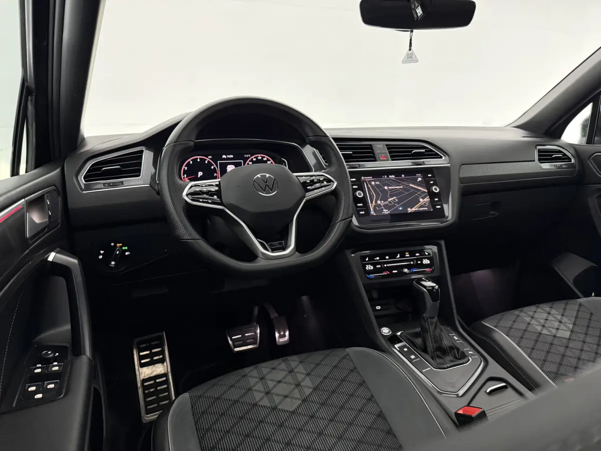1.5 TSI R-Line Business+ 7p. | Pano | Camera | Sfeer | Virtual | Carplay | Trekhaak | IQ Lights