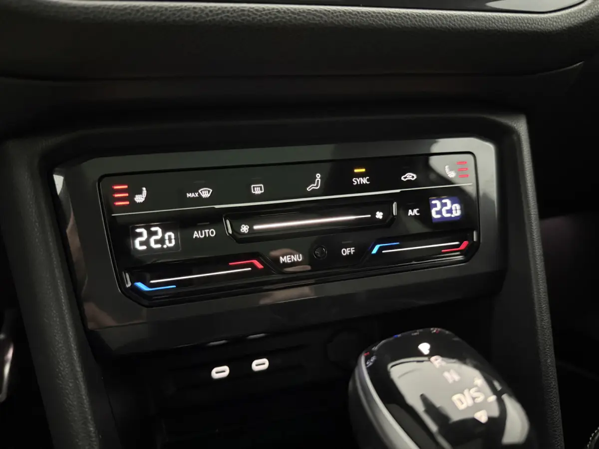 1.5 TSI R-Line Business+ 7p. | Pano | Camera | Sfeer | Virtual | Carplay | Trekhaak | IQ Lights