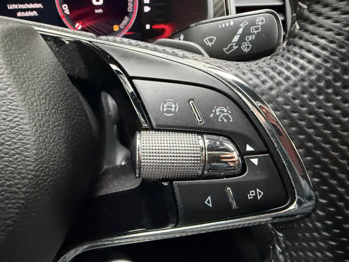 1.5 TSI Sportline Business 7p. Schuif/kantel dak, Stoel+stuur+ voorrruit verwarming