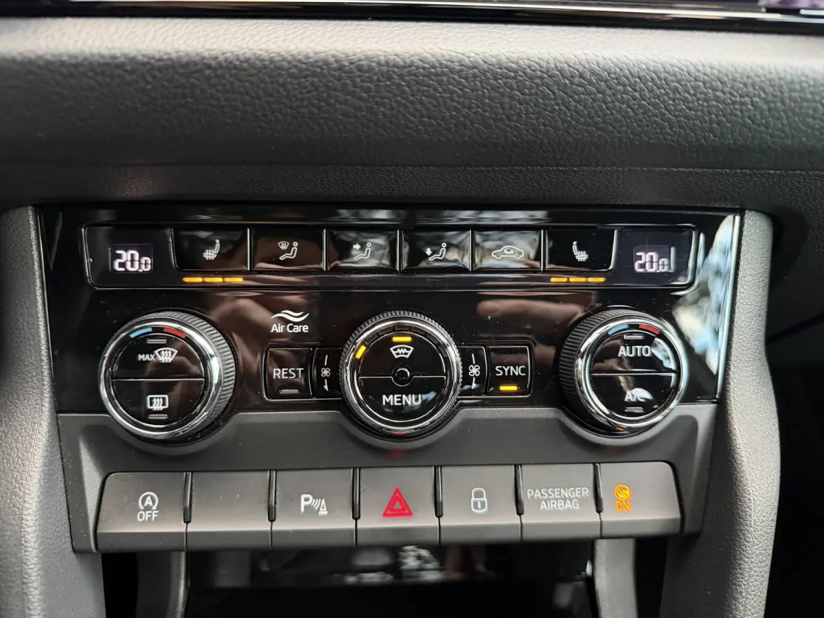 1.5 TSI Sportline Business 7p. Schuif/kantel dak, Stoel+stuur+ voorrruit verwarming