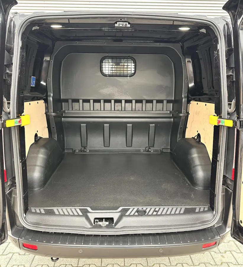320 2.0 TDCI L1H1 Trail DC Dubbele cabine