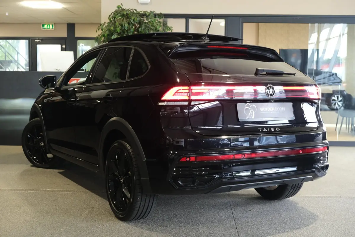 1.5 TSI 2x R-Line 150PK DSG Black Style Pano IQ Matrix ACC Beats Keyless Cam