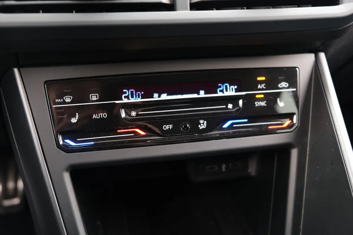 1.5 TSI 2x R-Line 150PK DSG Black Style Pano IQ Matrix ACC Beats Keyless Cam
