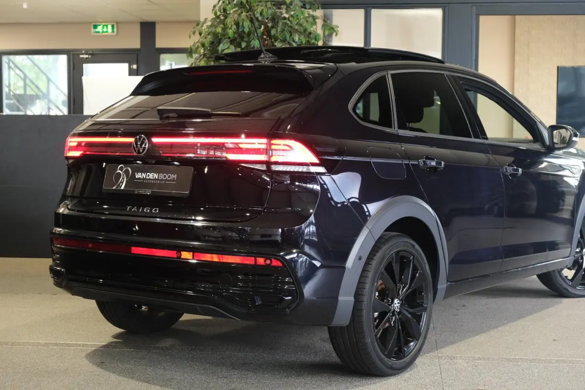 1.5 TSI 2x R-Line 150PK DSG Black Style Pano IQ Matrix ACC Beats Keyless Cam