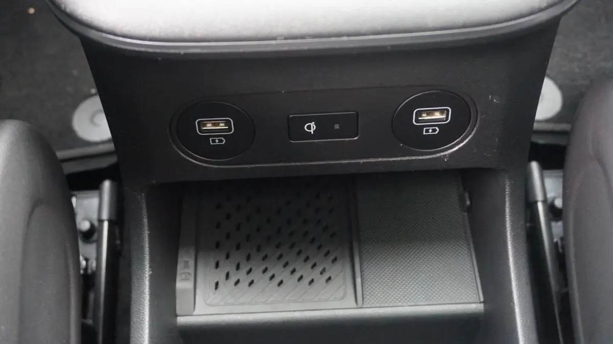 Lounge 77.4 kWh Panoramadak | SOH 98.2% | All-Season banden | HUD | Elektr Achterklep | BTW Auto