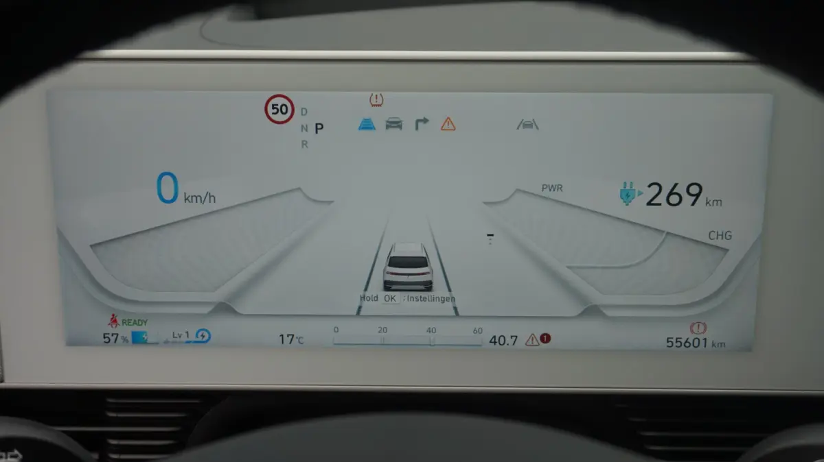 Lounge 77.4 kWh Panoramadak | SOH 98.2% | All-Season banden | HUD | Elektr Achterklep | BTW Auto