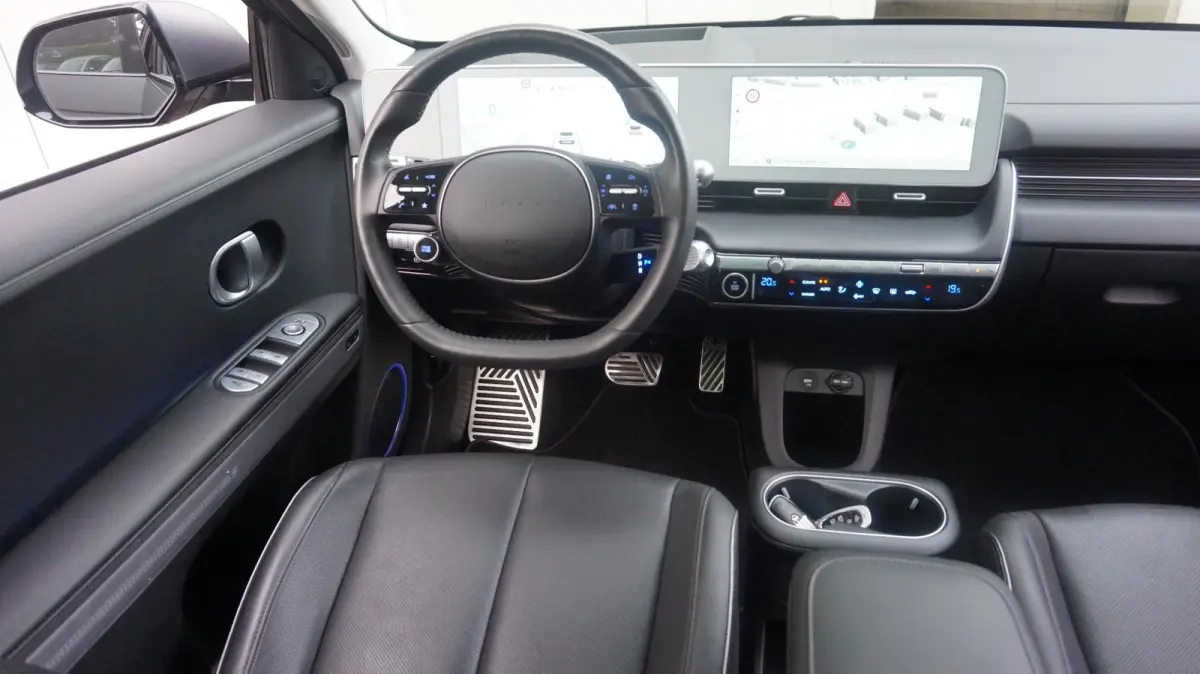 Lounge 77.4 kWh Panoramadak | SOH 98.2% | All-Season banden | HUD | Elektr Achterklep | BTW Auto