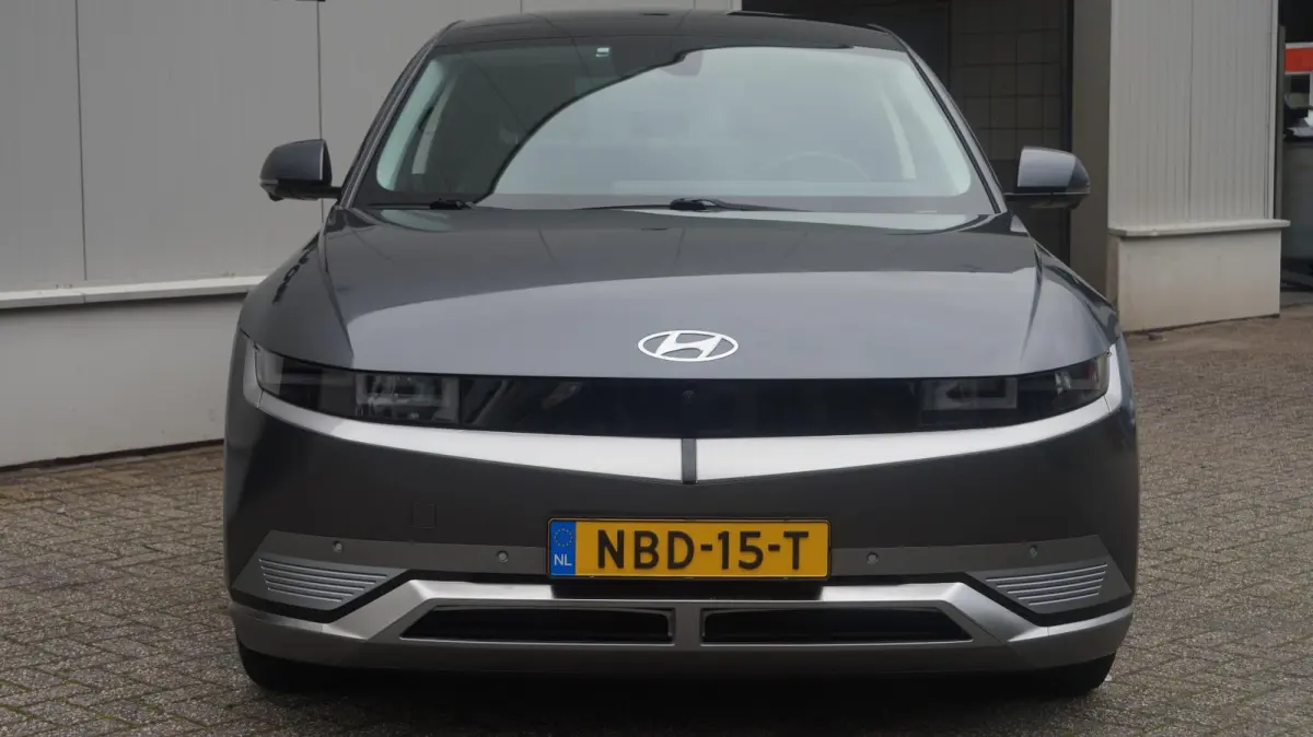Lounge 77.4 kWh Panoramadak | SOH 98.2% | All-Season banden | HUD | Elektr Achterklep | BTW Auto