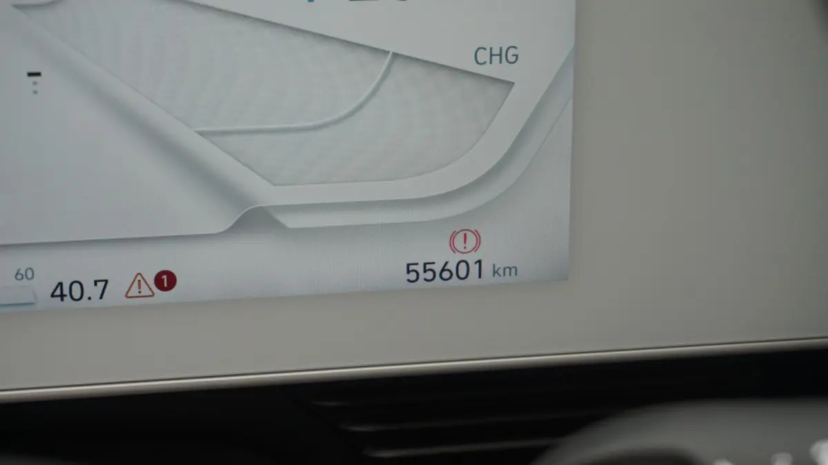 Lounge 77.4 kWh Panoramadak | SOH 98.2% | All-Season banden | HUD | Elektr Achterklep | BTW Auto