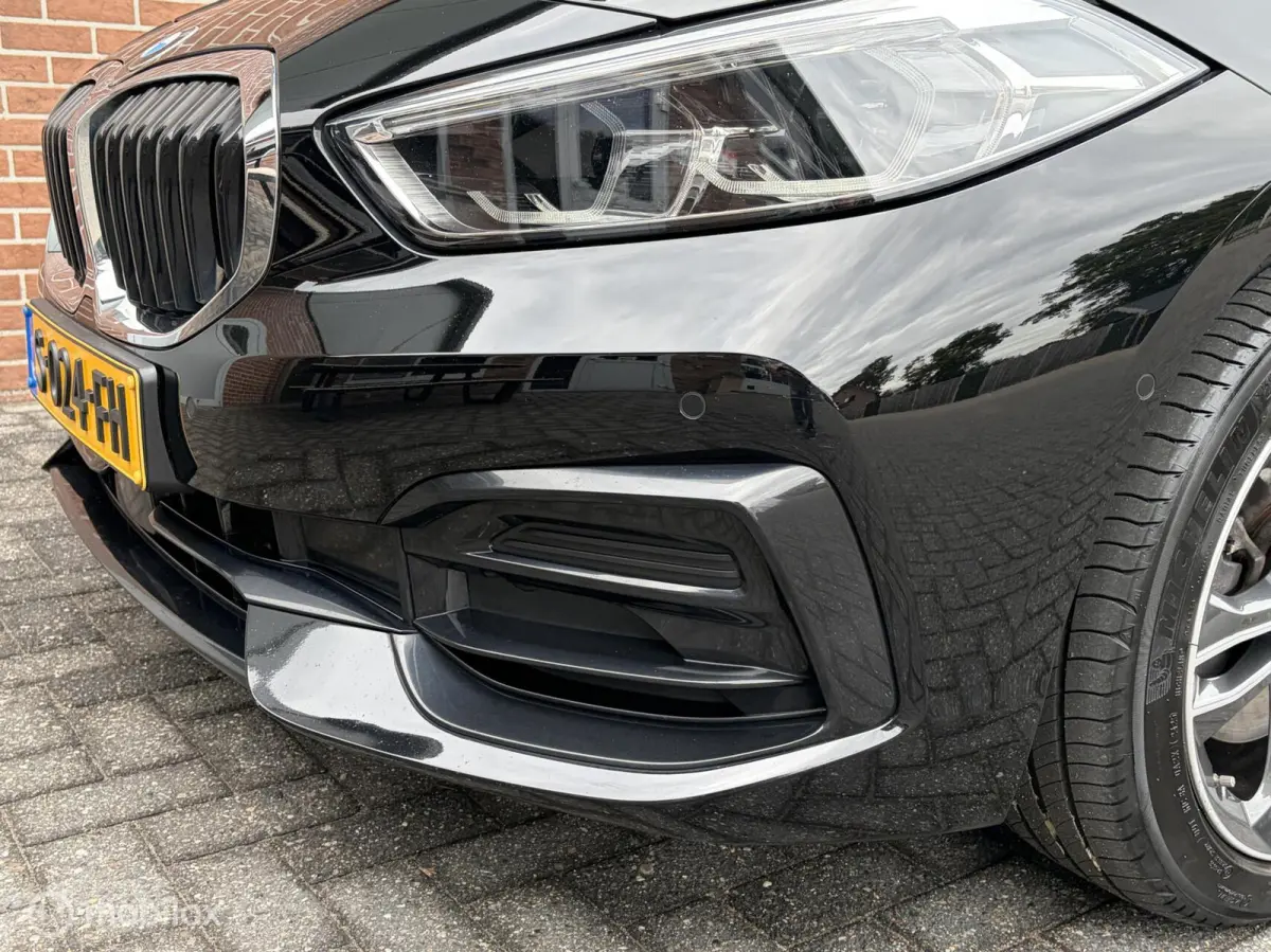 118i M Sport Business|Leer|Parkeersensor V/A|Camera|Stoelverwarming.