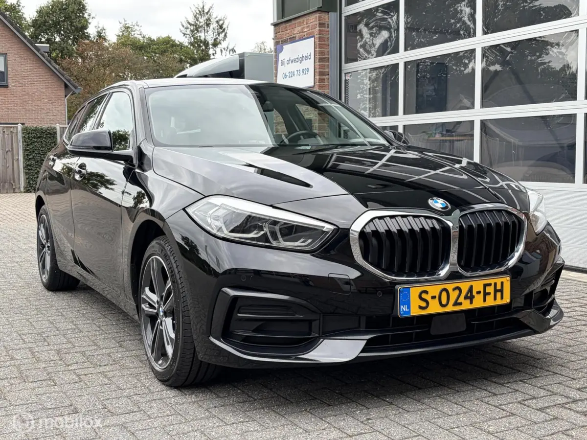 118i M Sport Business|Leer|Parkeersensor V/A|Camera|Stoelverwarming.