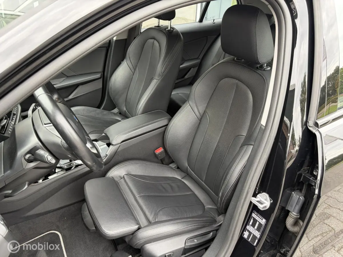 118i M Sport Business|Leer|Parkeersensor V/A|Camera|Stoelverwarming.