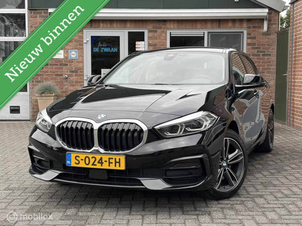 118i M Sport Business|Leer|Parkeersensor V/A|Camera|Stoelverwarming.
