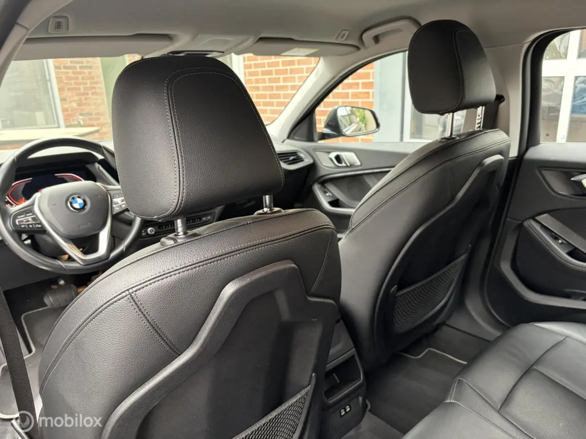 118i M Sport Business|Leer|Parkeersensor V/A|Camera|Stoelverwarming.