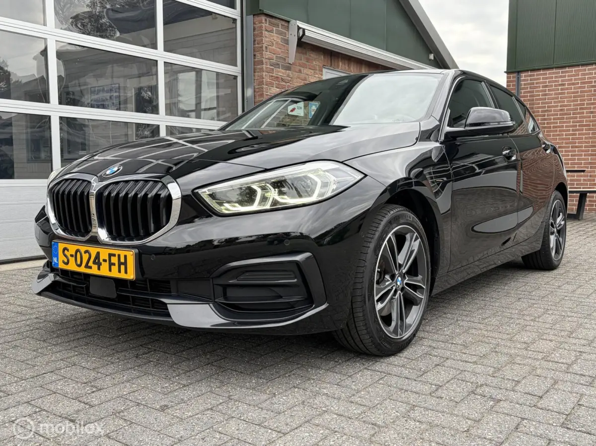 118i M Sport Business|Leer|Parkeersensor V/A|Camera|Stoelverwarming.
