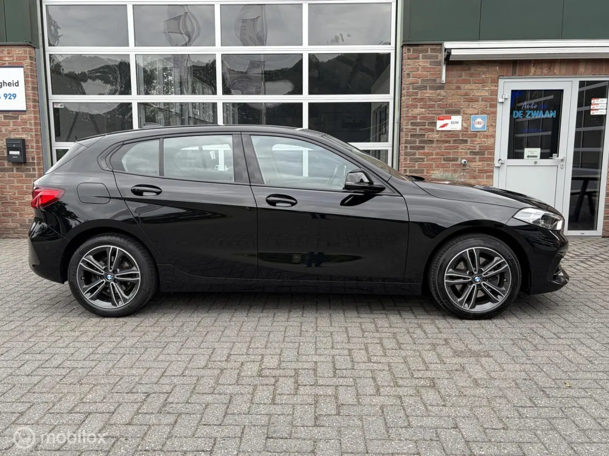 118i M Sport Business|Leer|Parkeersensor V/A|Camera|Stoelverwarming.
