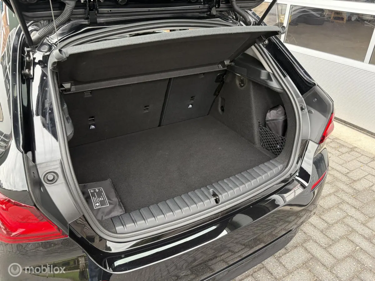 118i M Sport Business|Leer|Parkeersensor V/A|Camera|Stoelverwarming.