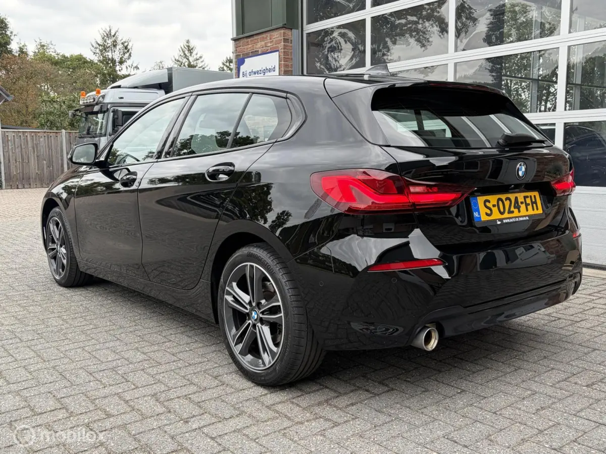 118i M Sport Business|Leer|Parkeersensor V/A|Camera|Stoelverwarming.