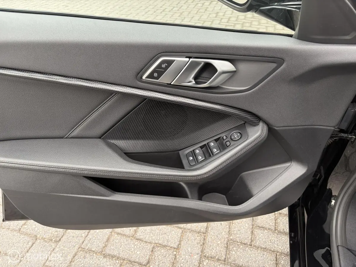 118i M Sport Business|Leer|Parkeersensor V/A|Camera|Stoelverwarming.