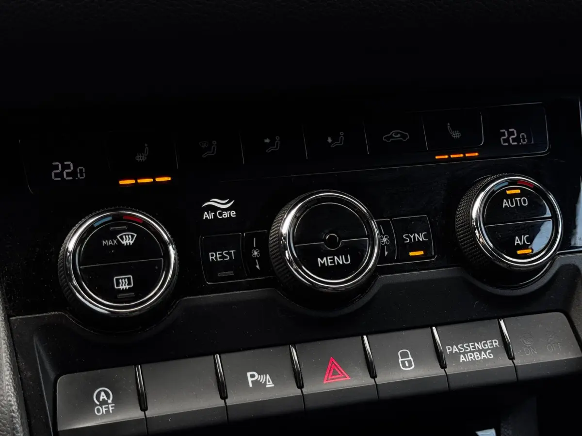 1.5 TSI Sportline Business | NL-Auto | Sportstoelen + Memory | Camera | Winter Pack | Adaptive Cruise