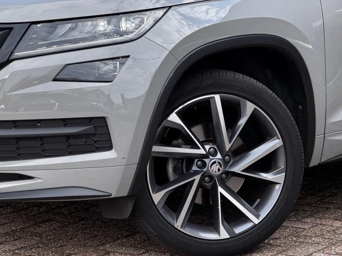 1.5 TSI Sportline Business | NL-Auto | Sportstoelen + Memory | Camera | Winter Pack | Adaptive Cruise