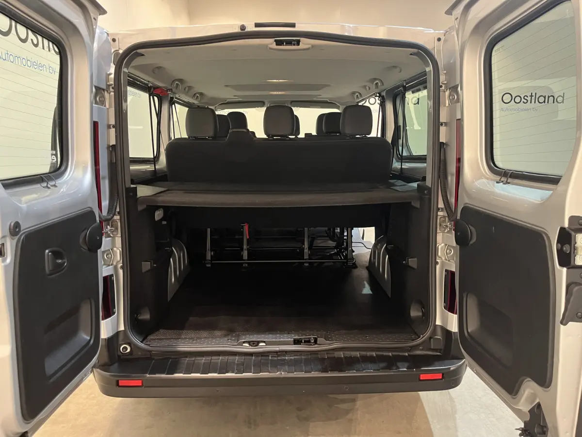 1.6 dCi Grand Personenvervoer / 9-Persoons / Airco / Cruise Control / PDC /  € 19.800,- EXCL. BTW