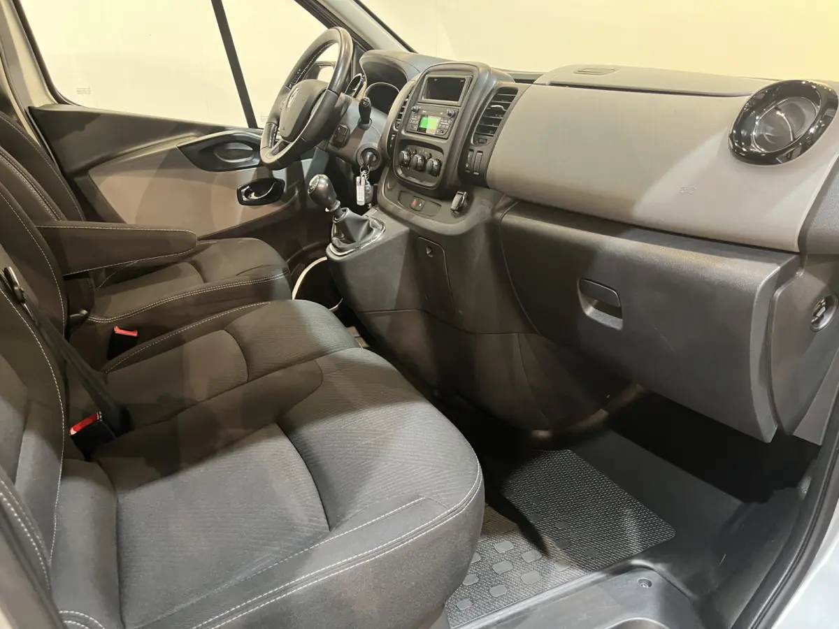 1.6 dCi Grand Personenvervoer / 9-Persoons / Airco / Cruise Control / PDC /  € 19.800,- EXCL. BTW