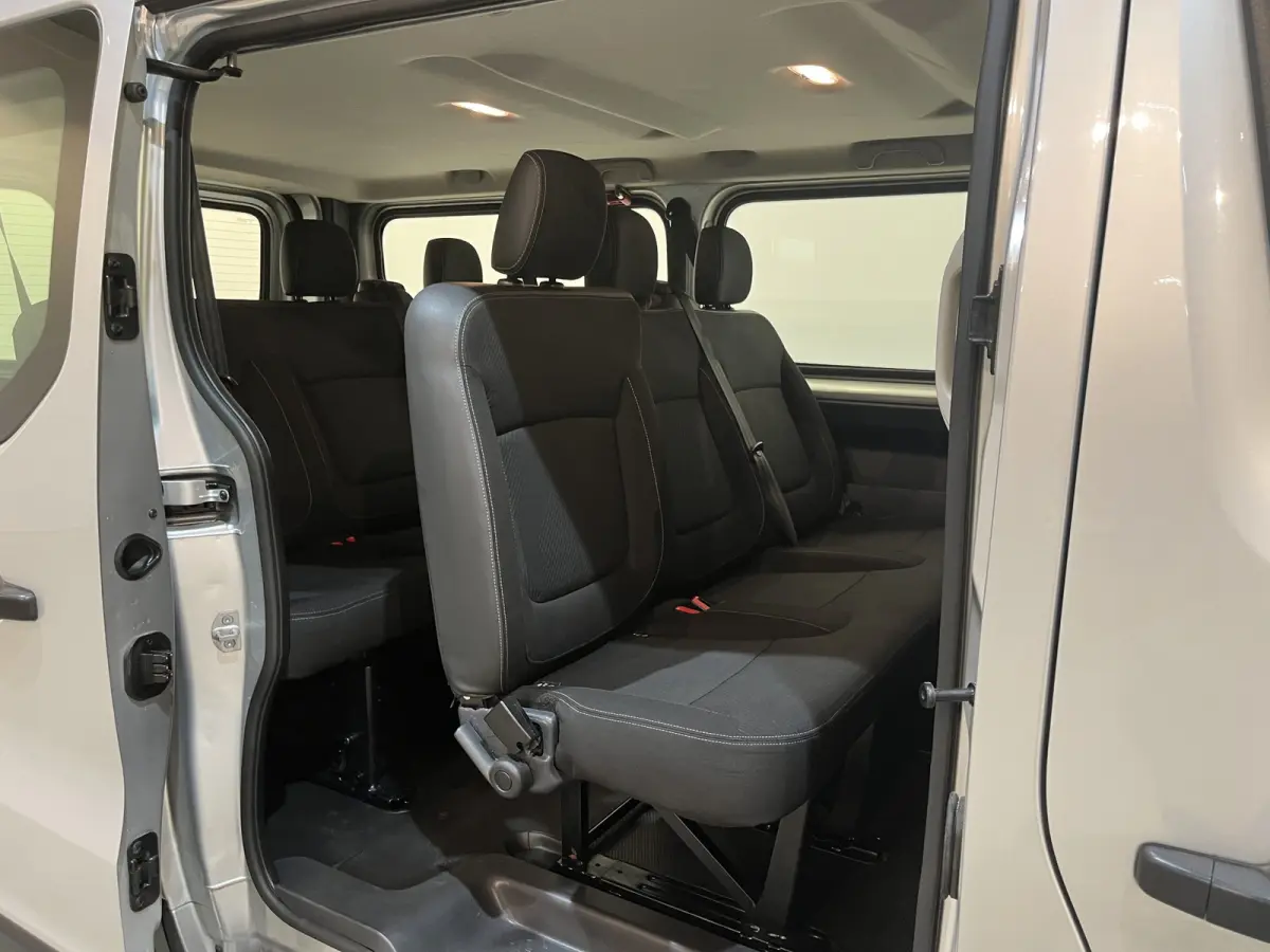 1.6 dCi Grand Personenvervoer / 9-Persoons / Airco / Cruise Control / PDC /  € 19.800,- EXCL. BTW