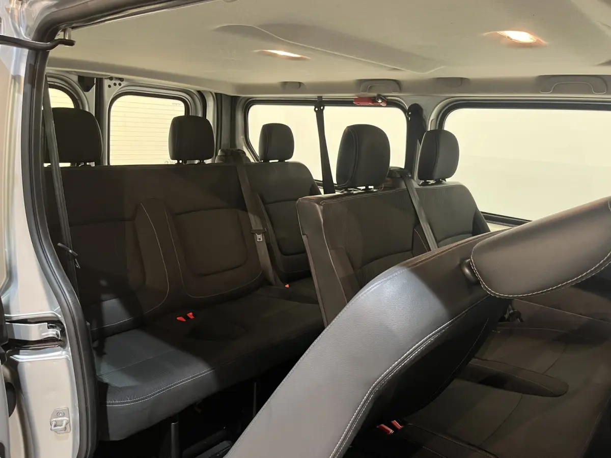 1.6 dCi Grand Personenvervoer / 9-Persoons / Airco / Cruise Control / PDC /  € 19.800,- EXCL. BTW