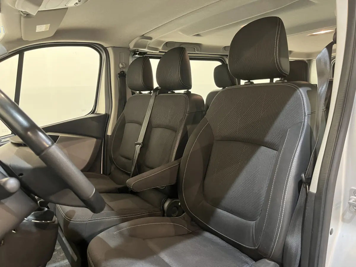 1.6 dCi Grand Personenvervoer / 9-Persoons / Airco / Cruise Control / PDC /  € 19.800,- EXCL. BTW