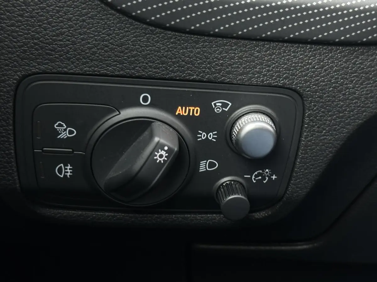 1.4 TFSI CoD Launch Edition, PANORAMADAK, LEDER, VIRTUAL COCKPIT, B&O AUDIO, CARBON, TREKHAAK AFNEEMBAAR, STOELVERWARMING