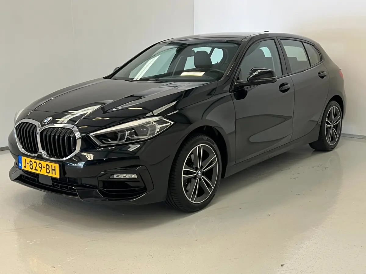 118i Executive Edition / NL-auto / BTW / CarPlay