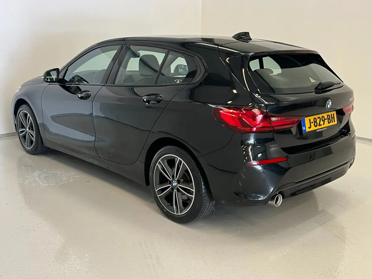 118i Executive Edition / NL-auto / BTW / CarPlay