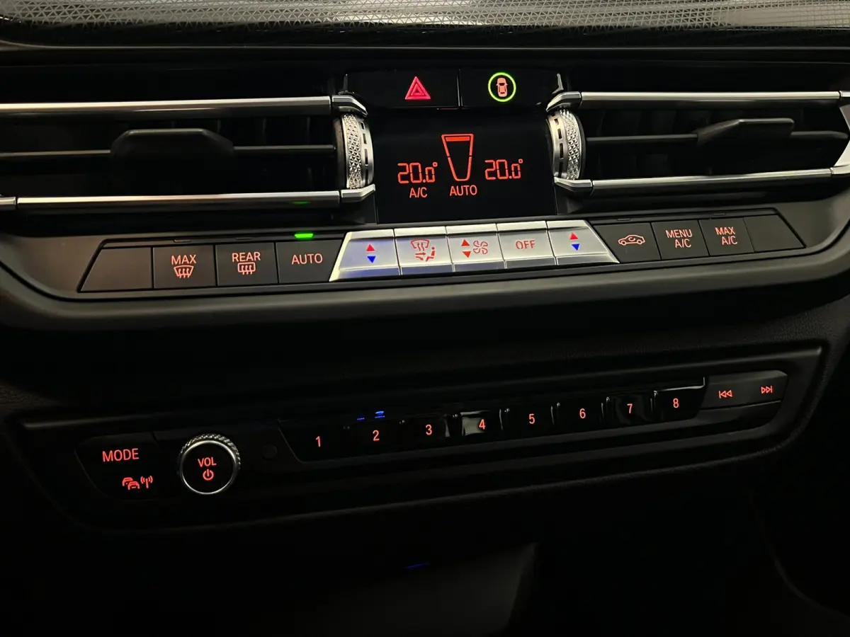 118i Executive Edition / NL-auto / BTW / CarPlay