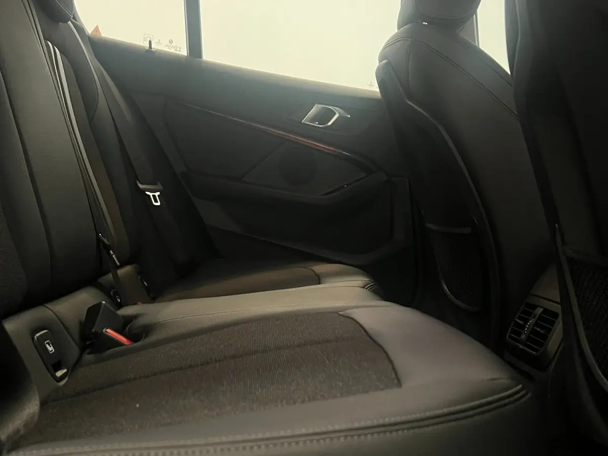 118i Executive Edition / NL-auto / BTW / CarPlay