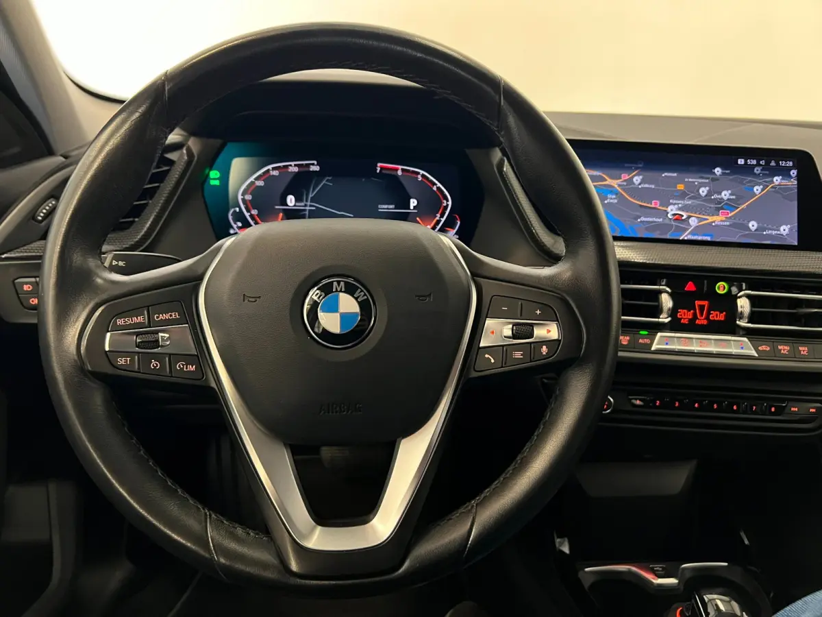 118i Executive Edition / NL-auto / BTW / CarPlay