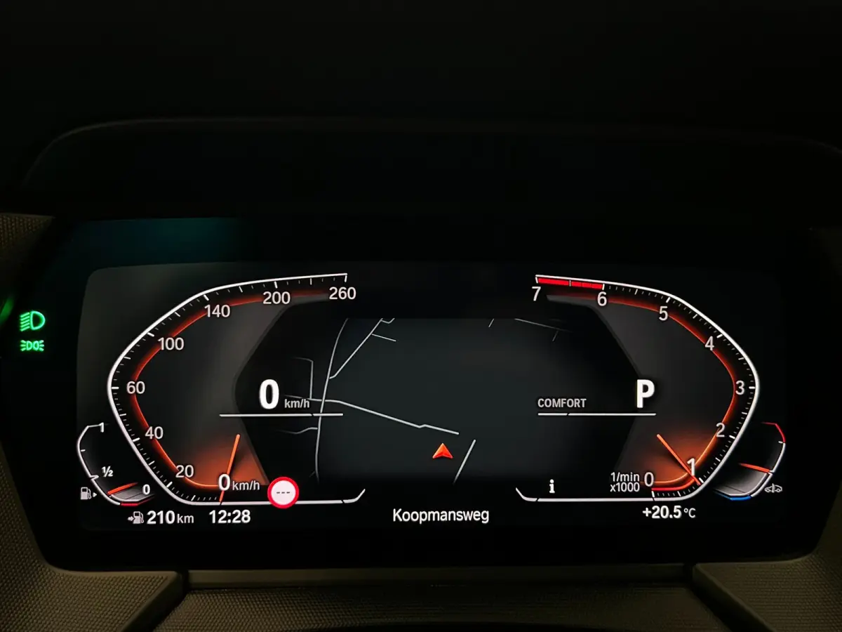 118i Executive Edition / NL-auto / BTW / CarPlay